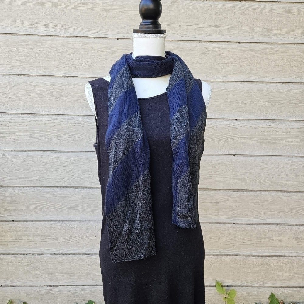 MICHAEL Michael Kors gray and navy scarf with MK logo
